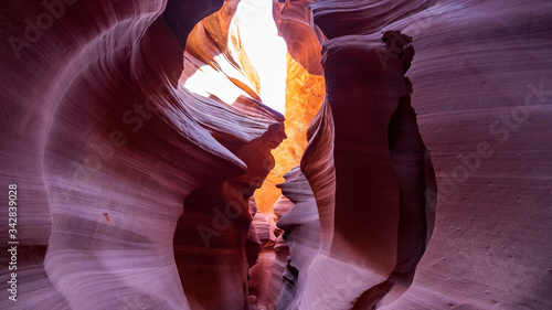 farbige Felsen durch die Sonnenstrahlen im Antelope Canyon 