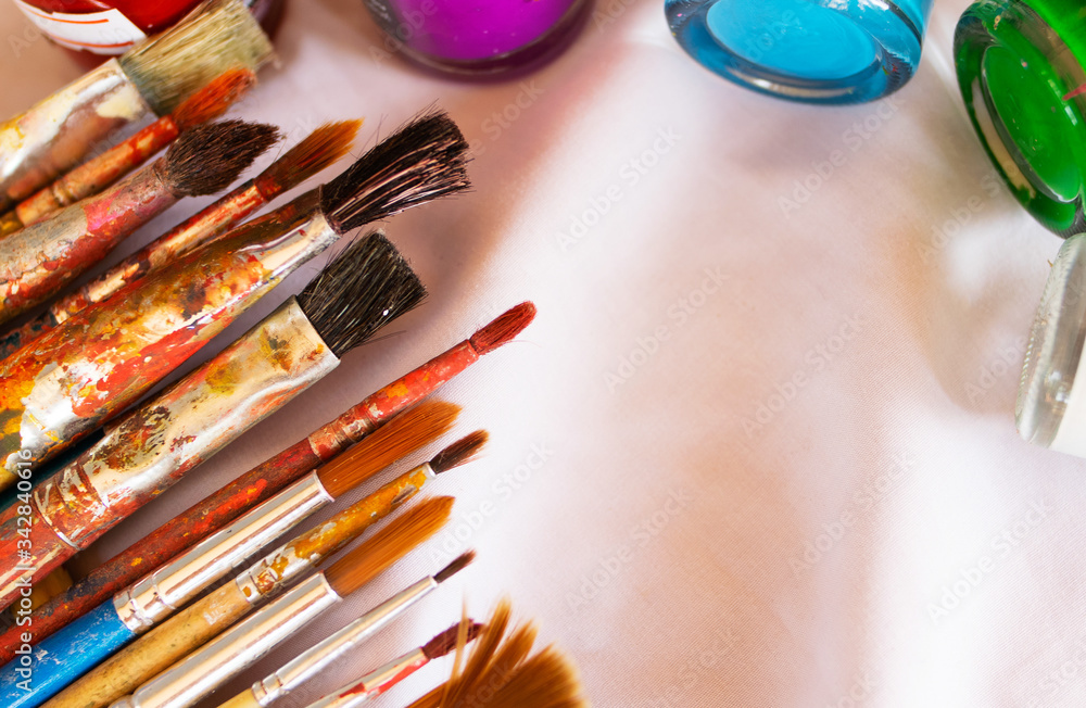 Obraz premium Paintbrush placed on a white cloth, Art Education, Learning to the 21st century, Stem studies