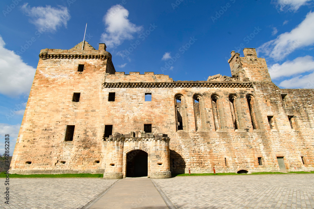 The south facing wall and entrace to Linlithgow Palace, West Lothian, Scotland. The palace is the birthplace of Mary, Queen of Scots in 1542.