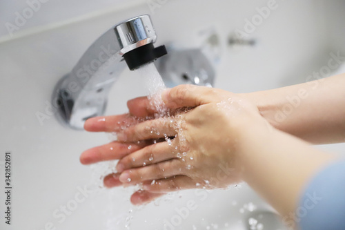 ウイルス感染予防のための手洗い photo