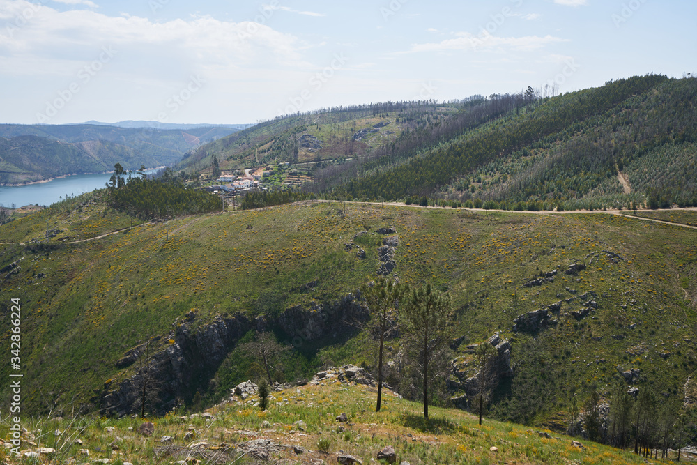 Obraz premium Castelo do Bode Albufeira dam lake landscape in Portugal