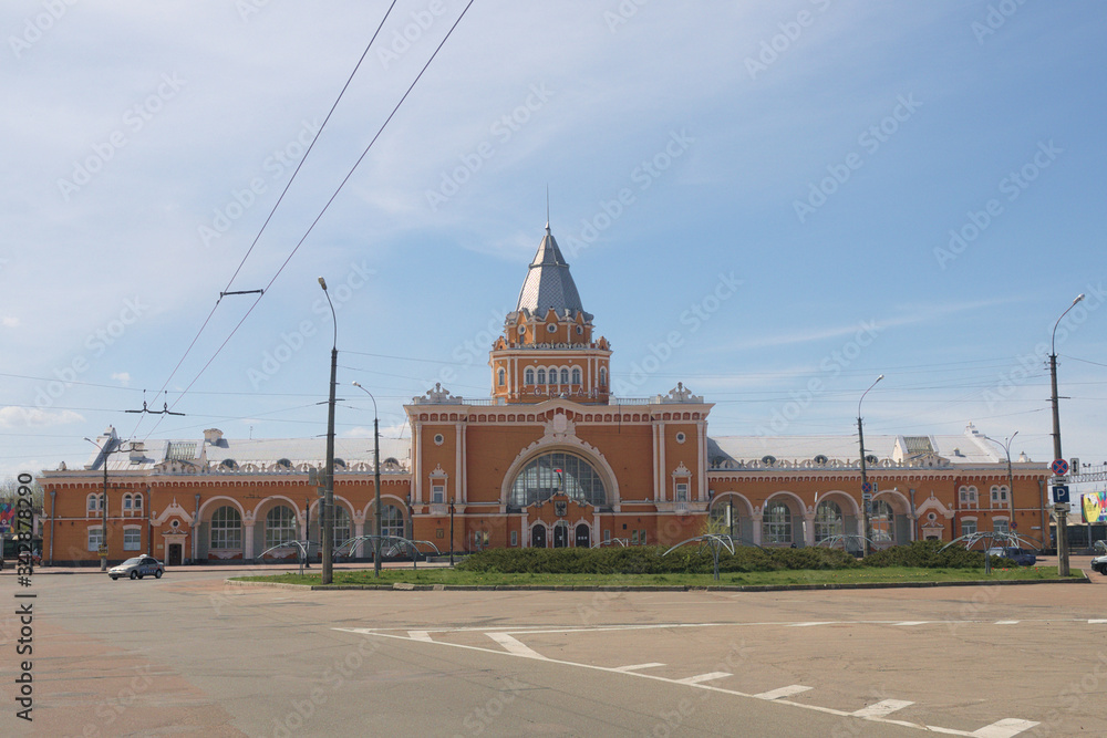 Obraz premium The building of the railway station in Chernigov. Ukraine