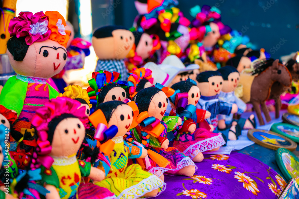 Muñecas de trapo tradicionales mexicanas Stock Photo | Adobe Stock