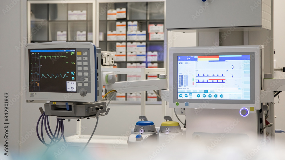 Monitoring the patient's vital signs in the operating room Monitoring the patient's vital signs in the operating room