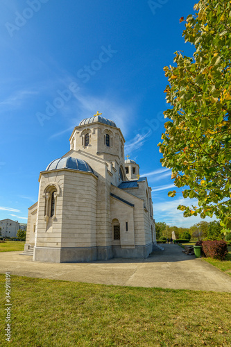 Fotografía Belgrade, Serbia - September 28, 2019: Holy Apostle and Gospel Luke (Crkva Svetog Luke: serbian) Orthodox church in Belgrade