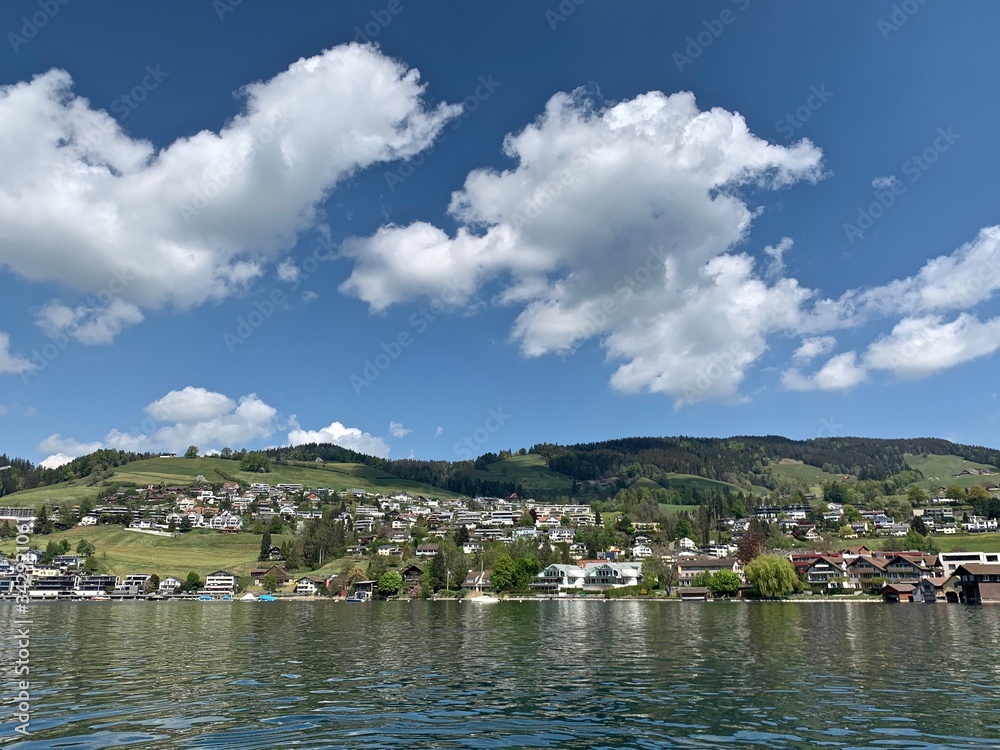 Ägerisee - Blick über den See nach Oberägeri - Schweiz / Europa