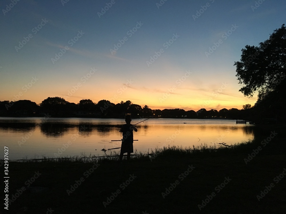 Obraz premium sunset on the river