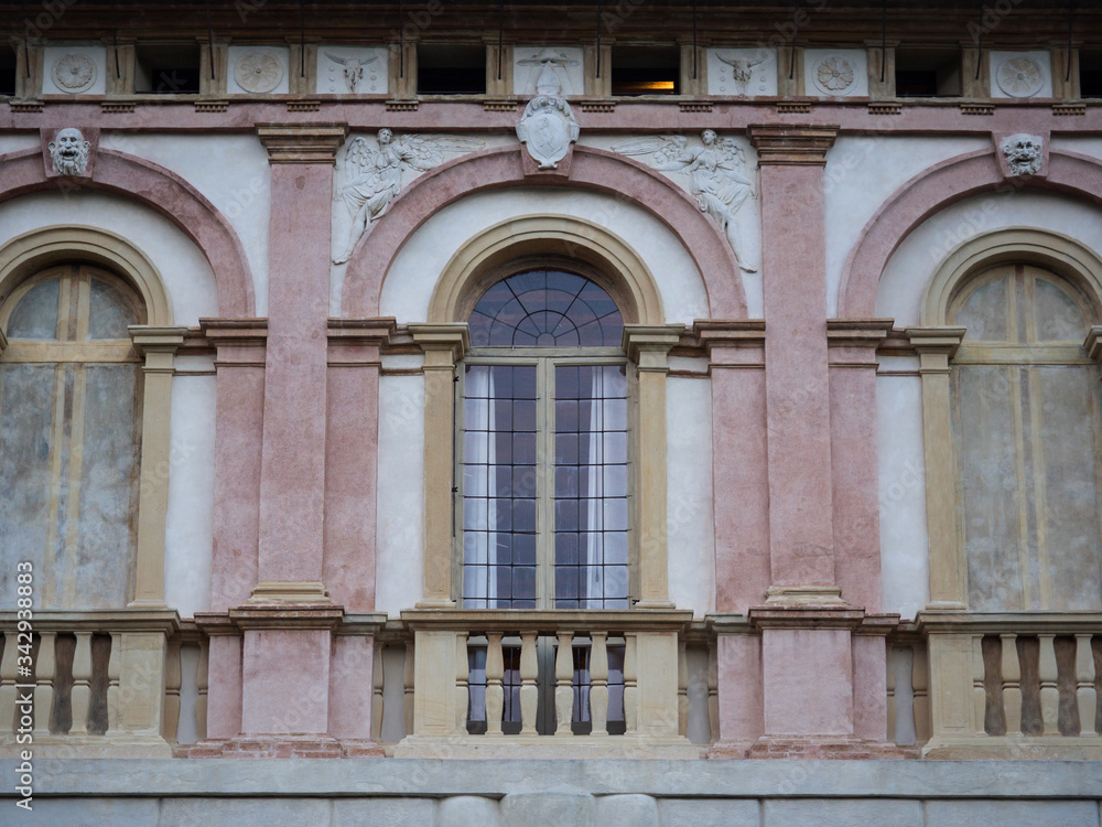 Obraz premium Detail of the facade of an ancient villa.