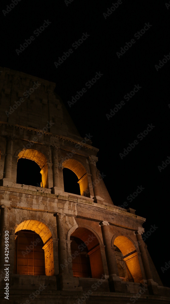 Fototapeta premium Coliseum by night