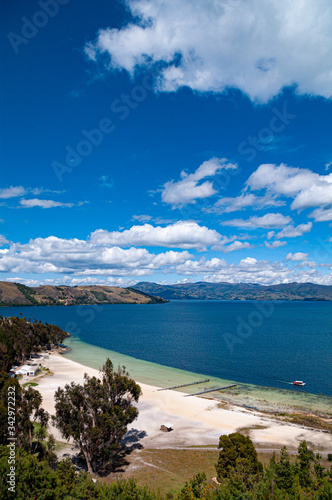 Foto Landscape of the Tota Lagoon Beach