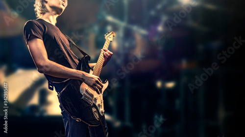 ステージ上のロックギタリストのイメージ素材