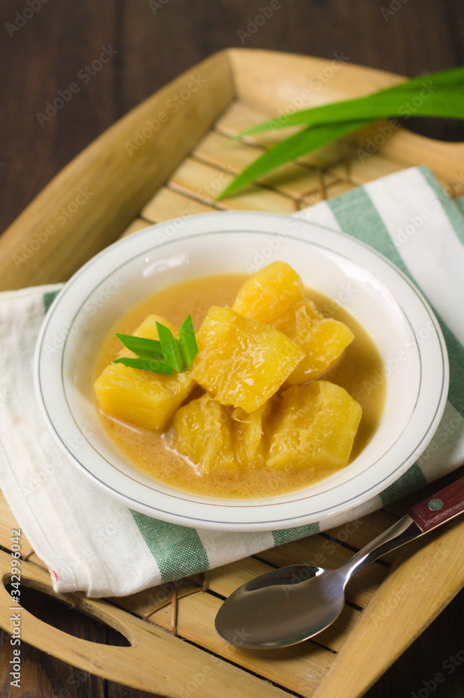 A sweet Indonesian traditional food made from cassava , coconut milk and palm sugar
A sweet Indonesian traditional food made from cassava , coconut milk and palm sugar