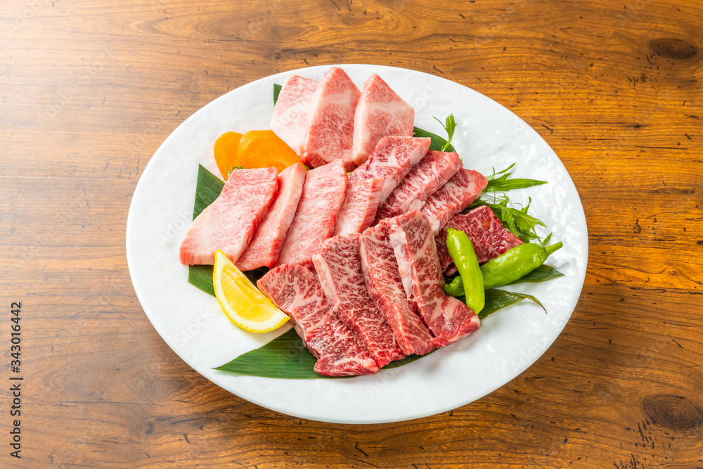 和牛で焼肉　Japanese style luxury grilled beef