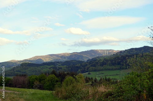 Blick vom Schönberg bei Freiburg auf den Schwarzwald im Frühling © christiane65