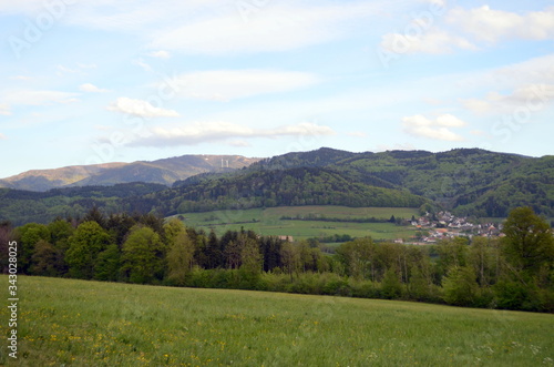 Blick vom Schönberg bei Freiburg auf den Schwarzwald im Frühling © christiane65
