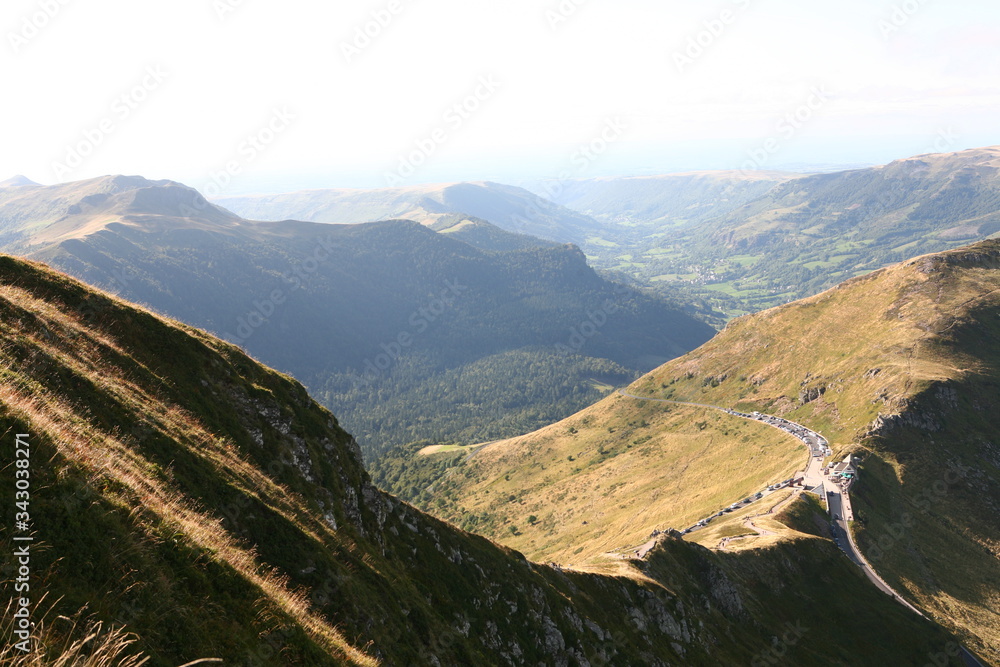 Naklejka premium Le Puy de Dôme en Auvergne-Rhône-Alpes, France.