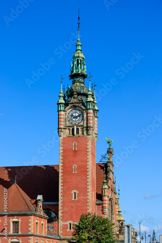 GDANSK, POLEN - 2017 AUGUST 25. The clock tower at Gdansk Glowny railway station in Poland.
