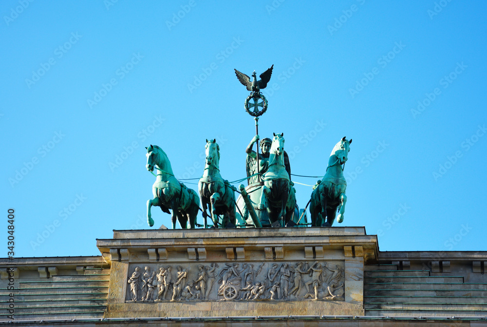 Obraz premium the quadriga on brandeburg tor in Berlin
