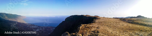 Panorámica sobre el valle de El Golfo en la isla de El Hierro una mañana.