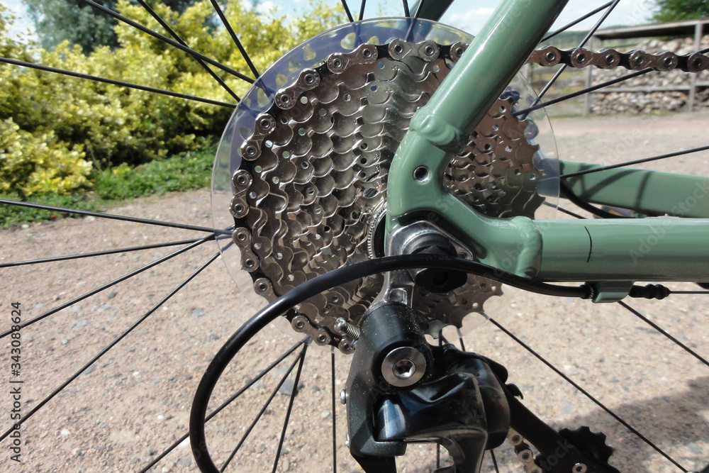  Foto zu Moderne Gangschaltung eines Rennrades im Detail Stock Photo 