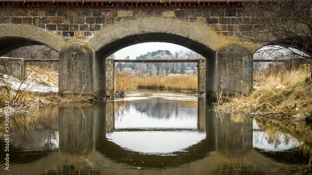Fototapeta premium Most nad rzeką