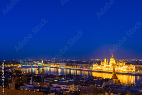 panorama of Budapest night © Csaba