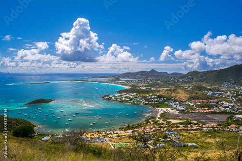 Fotografía Vue plongeante sur le quartier de Cul de Sac à Saint-Martin