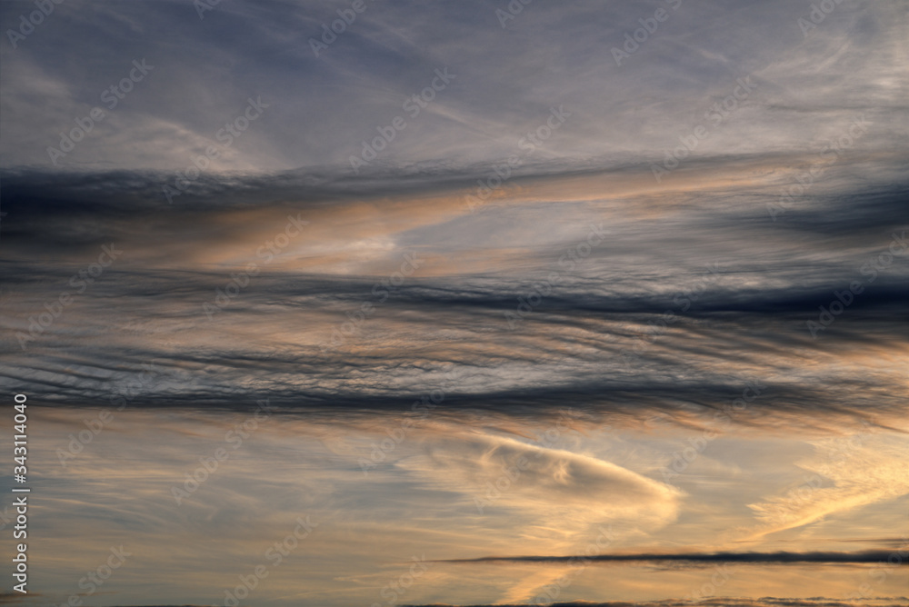 Peculiar reticulum like cirrostratus clouds