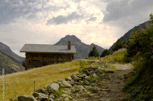 Tableau sur toile casa en las montañas