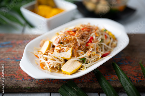 Stir Fried Bean Sprouts with tofu and scallion. Asian vegetable stir fry