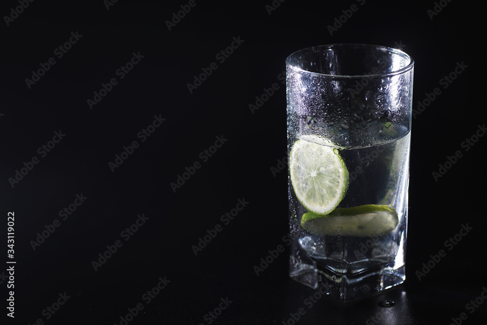 Lime water. Drinking water with fresh lime. Mineral water. Healthy, mineral-rich, refreshing water with lime. Lime water. Drinking water with fresh lime. Mineral water. Healthy, mineral-rich, refreshing water with lime.