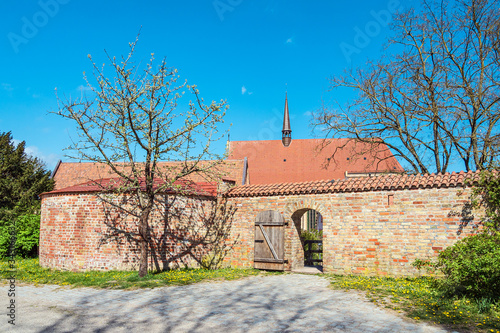 Kloster zum Heiligen Kreuz und Stadtmauer in der Hansestadt Rostock