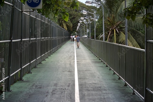 Fotografia Rear View Of Man Walking On Footbridge
