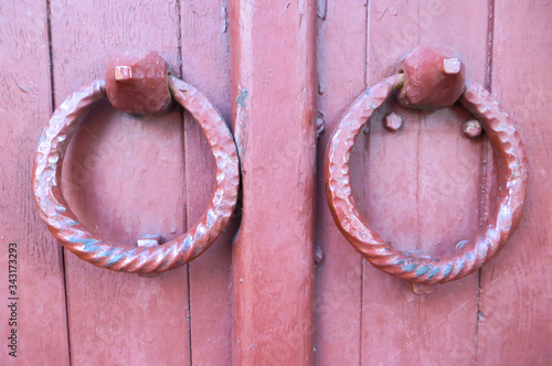 Fotografie Iron ring handles on an old wooden door