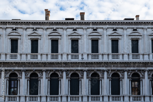 Obraz na płótnie Palazzo antico in piazza San Marco a Venezia w salonie