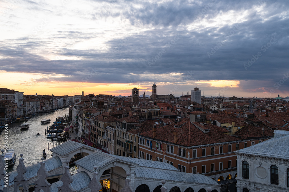 Tramonto dai tetti di Venezia