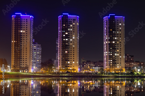 Night city Kiev is reflected in the water. © Александр Бутылов