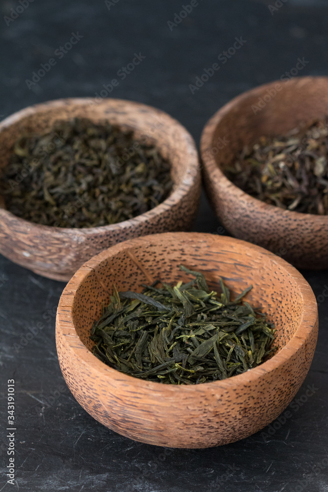 Feinste Tee-Auslese (loser Tee, Grüntee, Sencha) Feinste Tee-Auslese (loser Tee, Grüntee, Sencha)