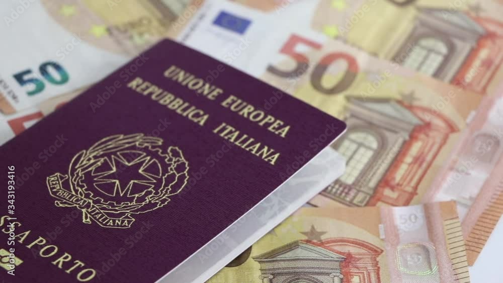 Passaporto Italiano e Banconote da 50 euro Passaporto Italiano e Banconote da 50 euro