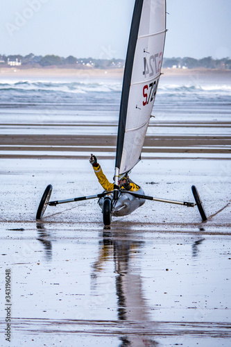 char à voile sur la plage de Penthièvre