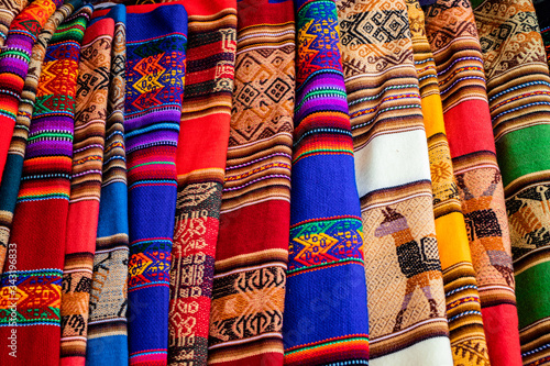 tejido peruano colorido © Ericwilliam