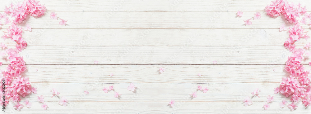 Obraz premium pink hydrangea on white wooden background
