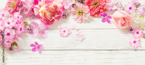 Fototapeta Naklejka Na Ścianę i Meble -  pink flowers on white wooden background