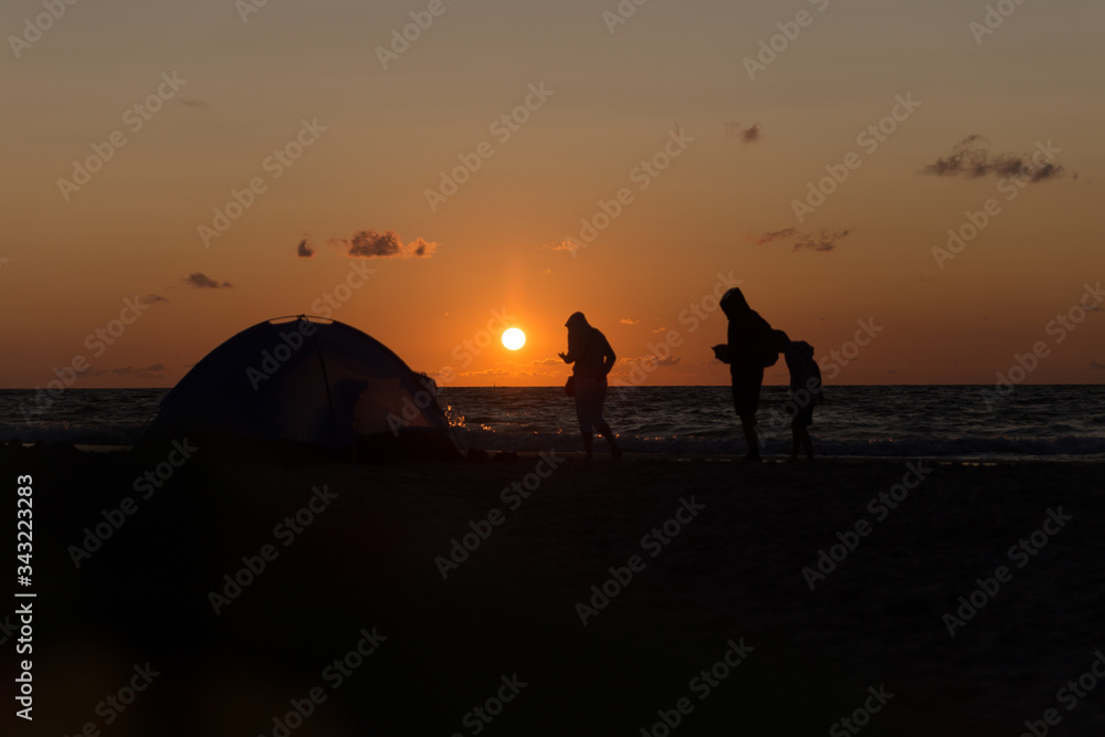 Obraz premium sunset on the beach