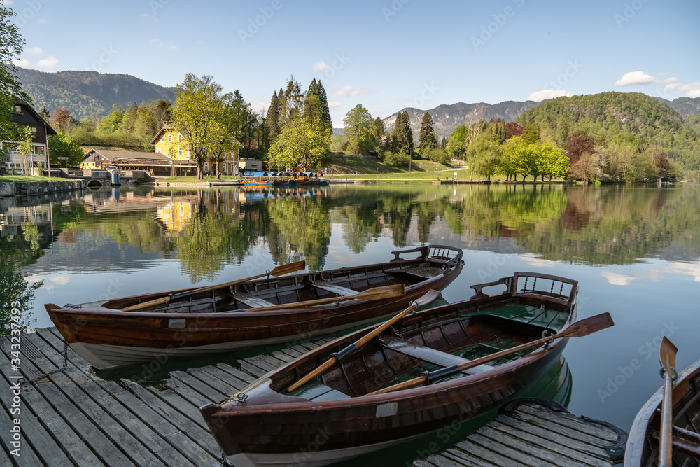 Obraz premium Bled, Sloveina, April 22, 2020: Lake shore with all the boats tied to the dock, due to coronavirus lockdown. Tourism in for trouble.