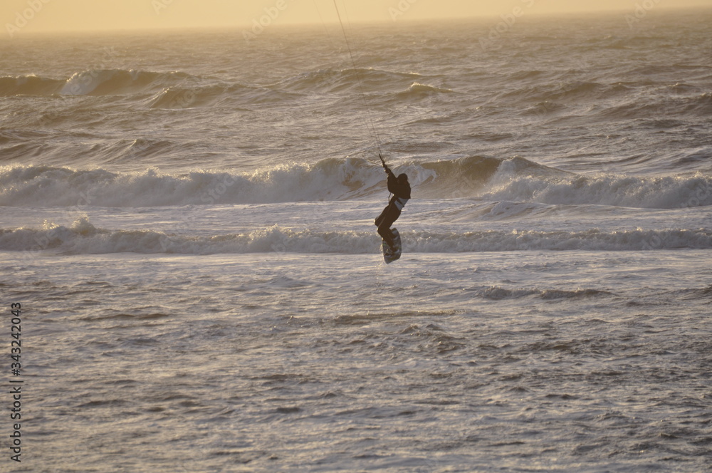 Naklejka premium Neujahrs Kitesurfer am Weststrand