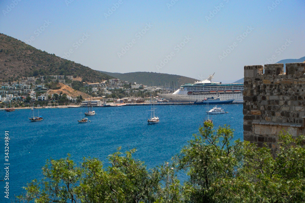 Bahia azul con crucero 