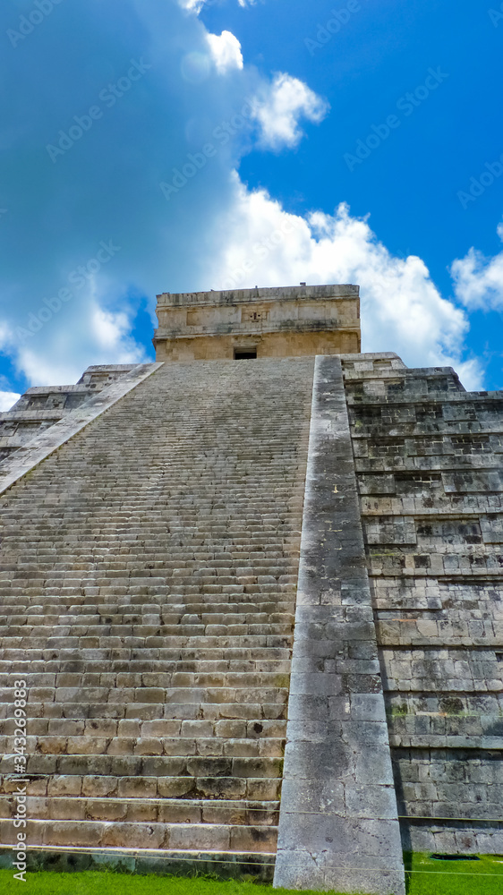Kukulkan pyramid in Chichen Itza on the Yucatan Peninsula, Mexico Kukulkan pyramid in Chichen Itza on the Yucatan Peninsula, Mexico