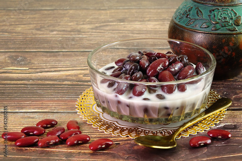 Red kidney beans in coconut milk. In Traditional Chinese Medicine Kidney Beans are known for tonify blood and tonify yin, help to clear heat, resolve dampness, and regulate water.Thai dessert photo
