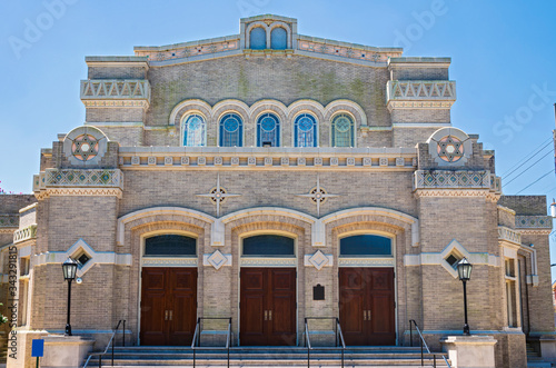 Photo historic synagogue building entrance and facade in new orleans
